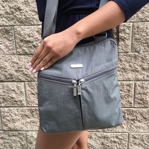 Small Baggallini travel bag